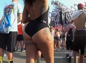 Tatted woman with round butts