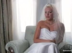 Wedding nail - Bride gets used in front